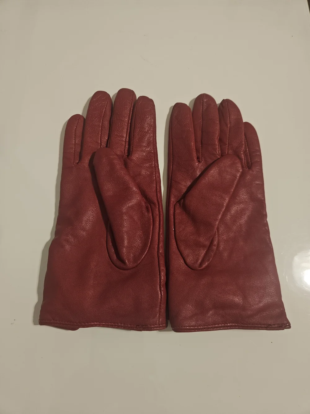 Women’s Red Leather Bow Accent Gloves